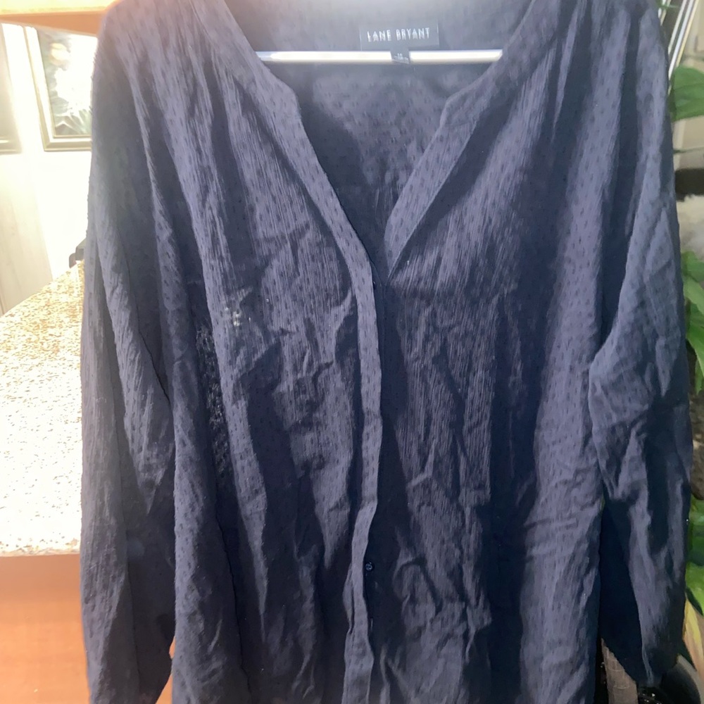 LIKE NEW —> Black Tie-waist clip dot blouse